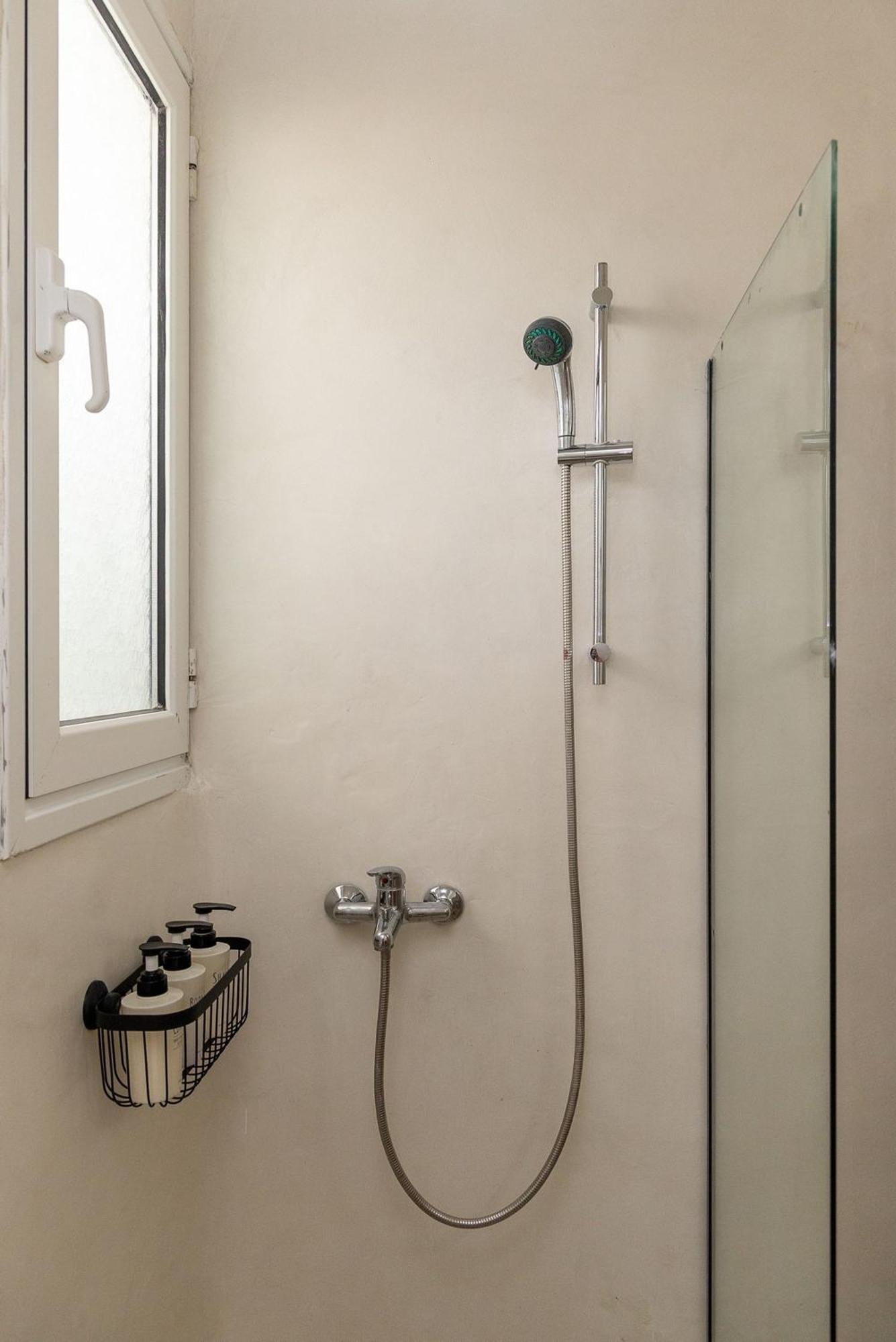 Noe Rooms In Center Of Tinos Exterior photo
