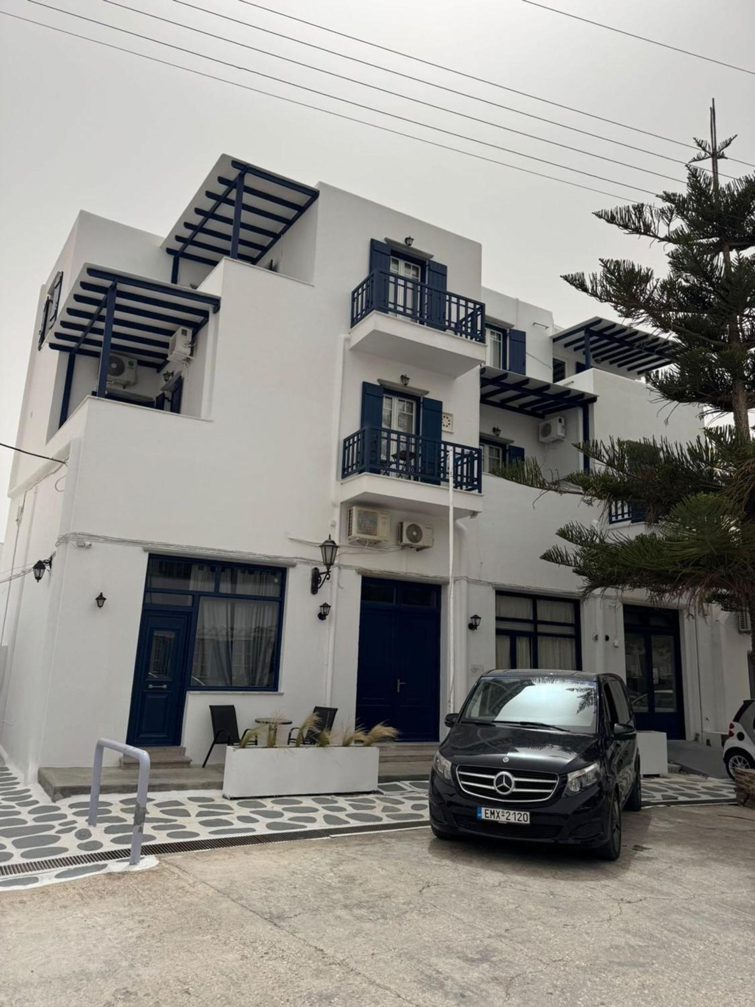Noe Rooms In Center Of Tinos Exterior photo